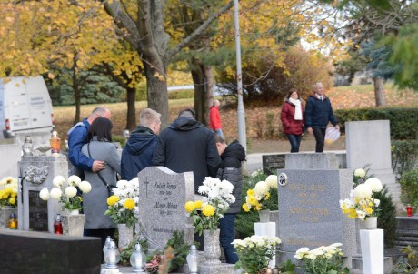 Fokozottan figyelnek a temetők körüli biztonságra is